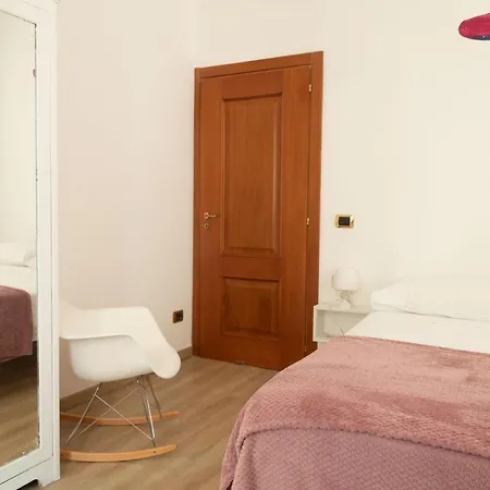 Semesterbostad Neapolitan Style Apartrment *