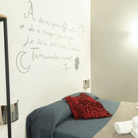 Neapolitan Style Apartrment Semesterbostad